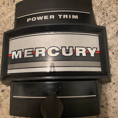 Fint frontdeksel til 1986 Mercury 75 hk selges