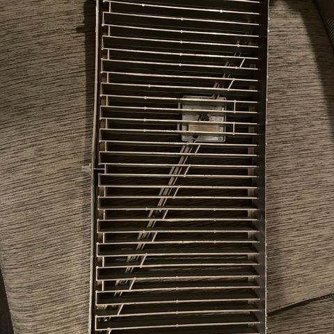 VOLVO 264 GRILL