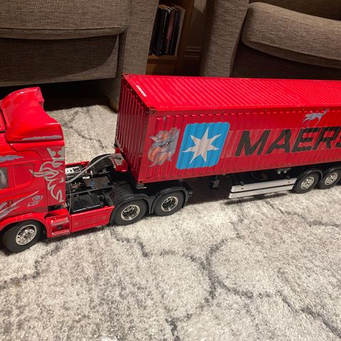 Tamiya Scania 1:14 trekkvogn og henger selges