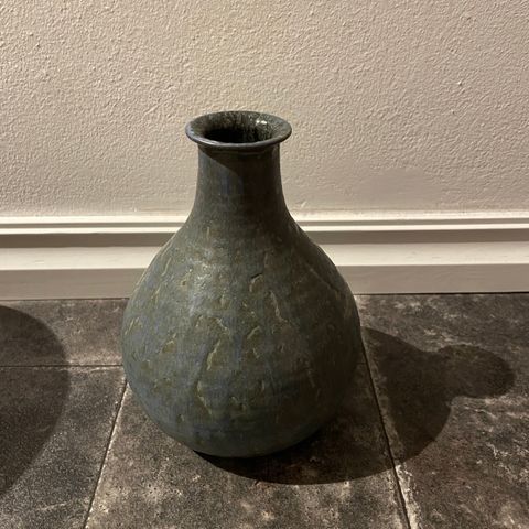 Vase i keramikk