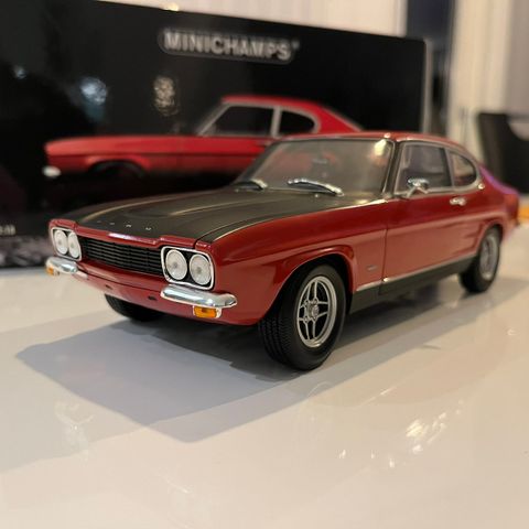 Super Flott Modell/Samleobjekt/Minichamps/Rød Ford Capri RS2600 scala 1:18