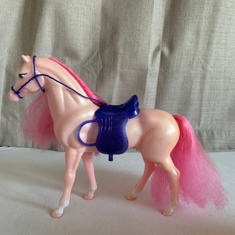 Rosa barbie hest