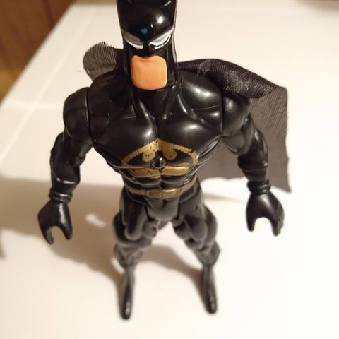 Eldre Batman samlefigur med kappe selges!