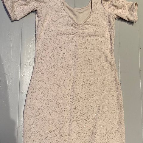 Glitter nude mini kjole fra HM S XS