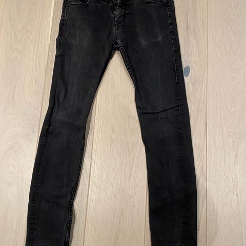 1 stk. mørk grå/svart dongeribukser/jeans for gutt W28 (ca 14 år)