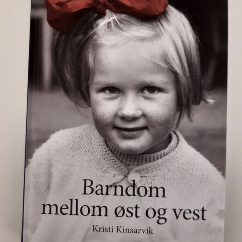 Barndom mellom øst og vest  Av  Kristi Kinsarvik