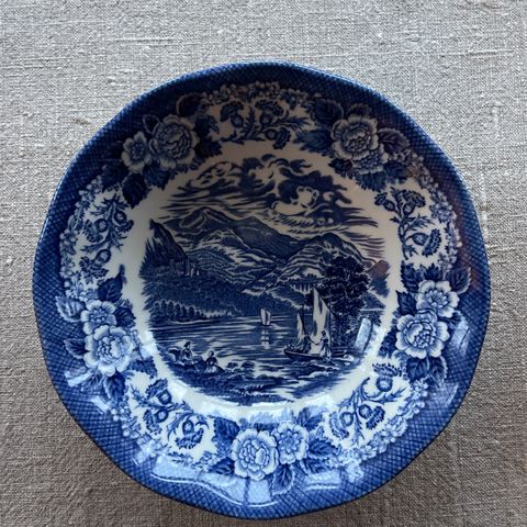 Engelsk servise, Scottish Lochs, Unicorn tablewear