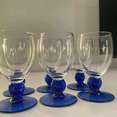 Luminarc France Vin Glass 1980/90-tallet 6 stk blå (12 cm høy x 6.3 i diameter)