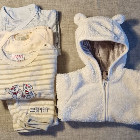 Fin liten offwhite klespakke baby str 1-2 mnd 💫