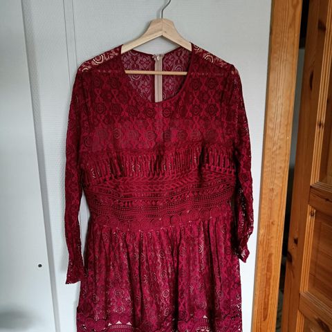 ASOS lace kjoler I burgundy / rød