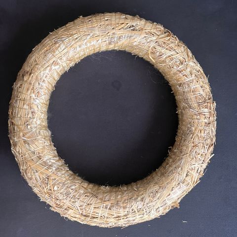 Halmkrans selges (diameter 40 cm)