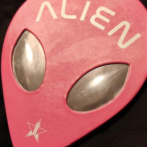 Jeffree Star Alien øyeskygge palett