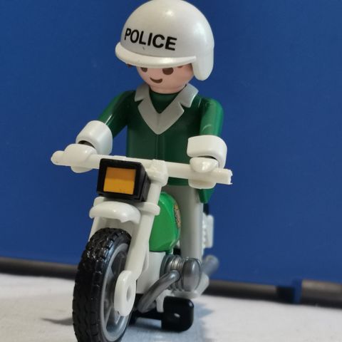 PLAYMOBIL POLITI vintage med politimotorsykkel. Geobra 1974. SO299