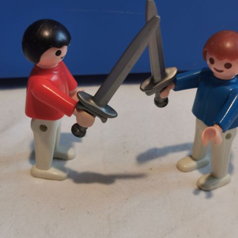 PLAYMOBIL to barn med sverd Geobra 1981. SO304