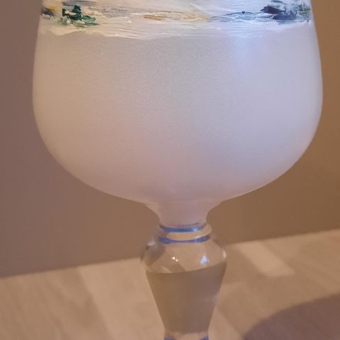 Lekkert håndmalt glass T-lys pynt  ca H 16 D 6 cm av Bjørg Håland