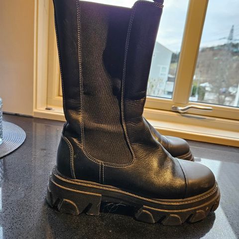 Svarte pavement boots str 41