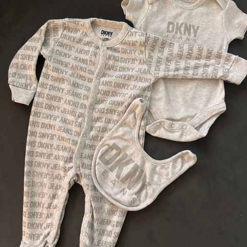 DKNY babysett jente/gutt 6-9 måneder