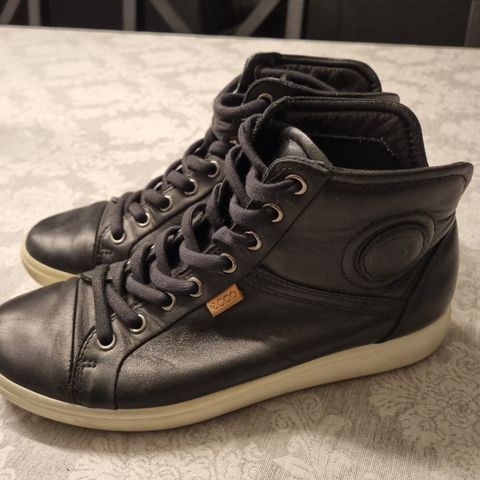 Ecco sneakers (str. 38)