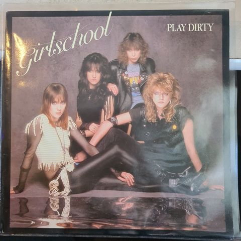 Girlschool  -99,- frakt  NorgesP! Har 2700 Lper liggende ute på Finn!