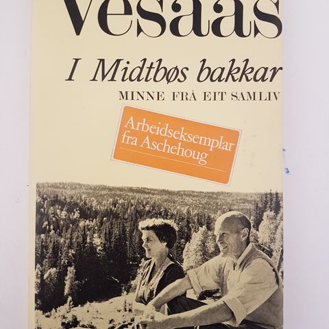 I Midtbøs backar  Av  Halldis Moren Vesaas ( pocket )