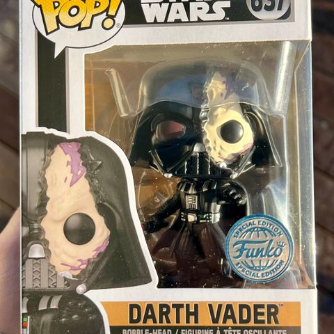 Funko Pop! Darth Vader (Damaged Helmet) | Star Wars (637) Special Edition Excl.