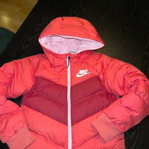 Nike dunjakke str 146