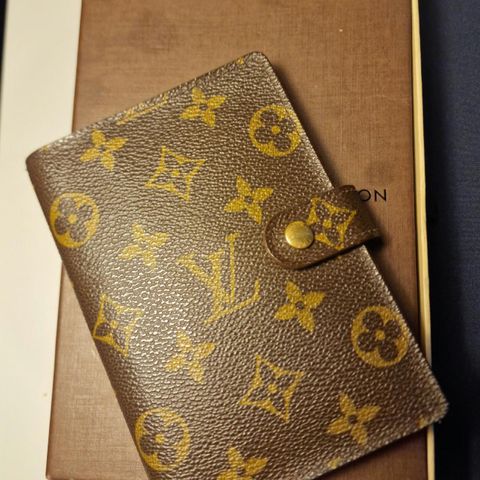 Louis Vuitton agenda (small)