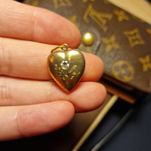 Hjertemedaljong, gullbelagt sølv med plass for bilder