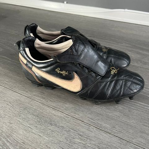 Nike Tiempo R10 Ronaldinho Football Boots