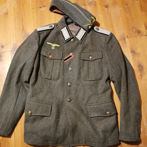 Reproduksjon kystartilleri jakke og lue for Leutnant.