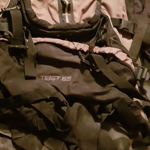 Flott fjellsekk 65 liter. Ypperlig nå når ferietid snart starter.