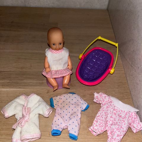 Barbie baby med utstyr