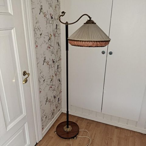 Flott gammel stålampe