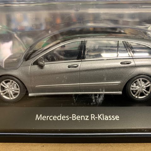 1:43 Mercedes-Benz