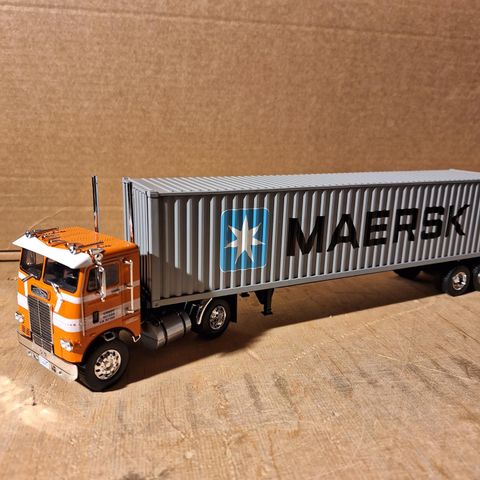 FREIGHTLINER, AMERIKANSK LASTEBIL 1:43