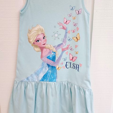 Sommerkjole med Elsa Frost Disney motiv på. H&M str. 110-116.