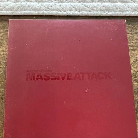 Massive Attack «Man next door» promo single selges