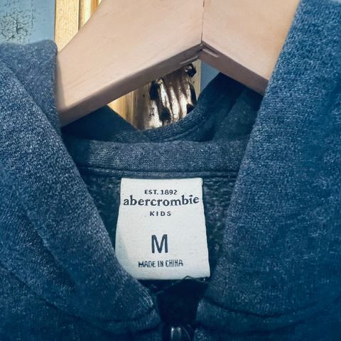 Abercrombie kids hettegenser str. M