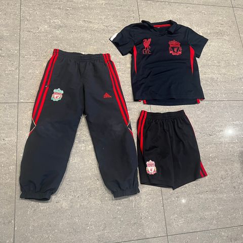 Liverpool drakt, shorts og bukse, str 116, 4-6 år