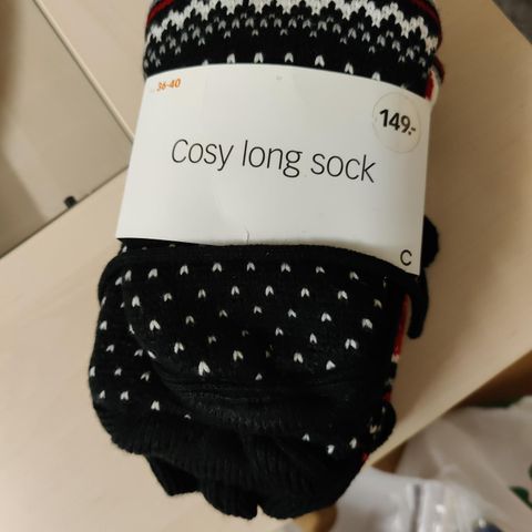 Lange sokker selges billig!