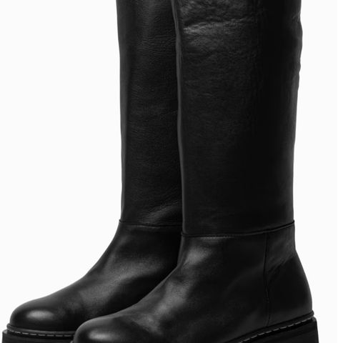 Nydelige Jim Rickey tall boots selges. Nypris ca 2500 kr.