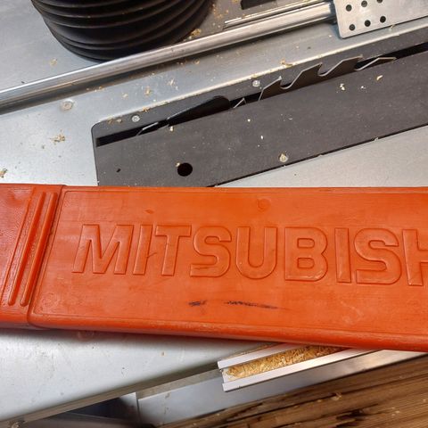 Mitsubishi - varseltrekant