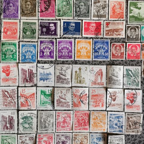 125 forskjellige frimerker fra Jugoslavia