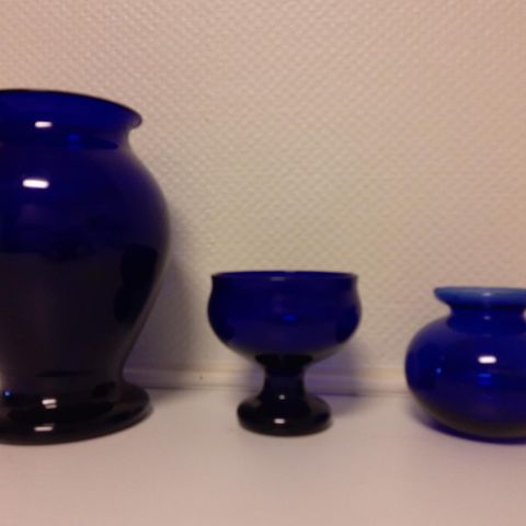 Vaser i blått glass