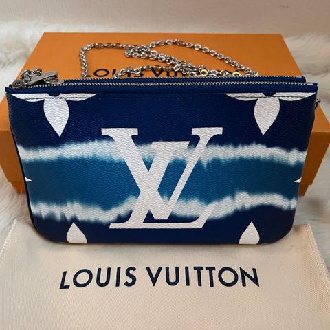 Som ny og sjelden! Louis Vuitton veske double zip pochette Escale