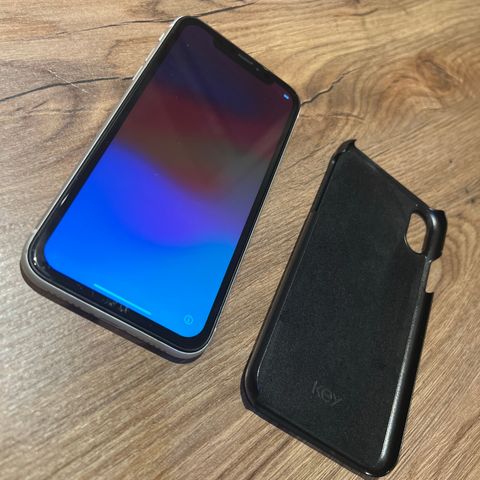 Pent brukt iPhone XR 6.1 iOS 17.4 med Deksel