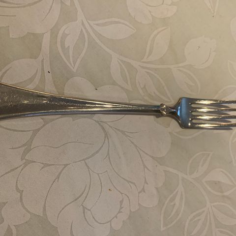 6 stk. gafler,  830 sølv. 19 cm. ( N.830 S. NM.) Eldre, men i god stand..