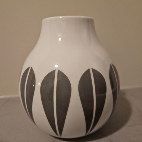 Lotus vase fra Lucie Kaas