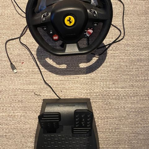 Thrustmaster PlayStation ratt og pedal