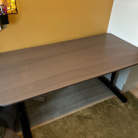 Skrivebord, IKEA bekant
